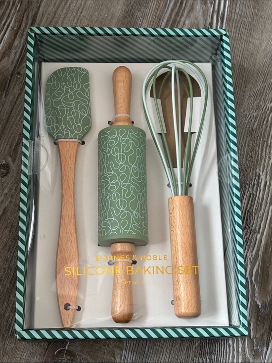 Barnes & Noble Other - Barnes & Noble baking set